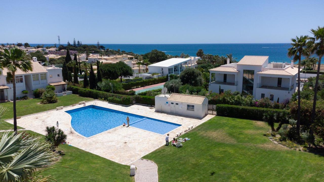 Beach Villa With Ocean View And Rooftop Cinema Guia  Buitenkant foto
