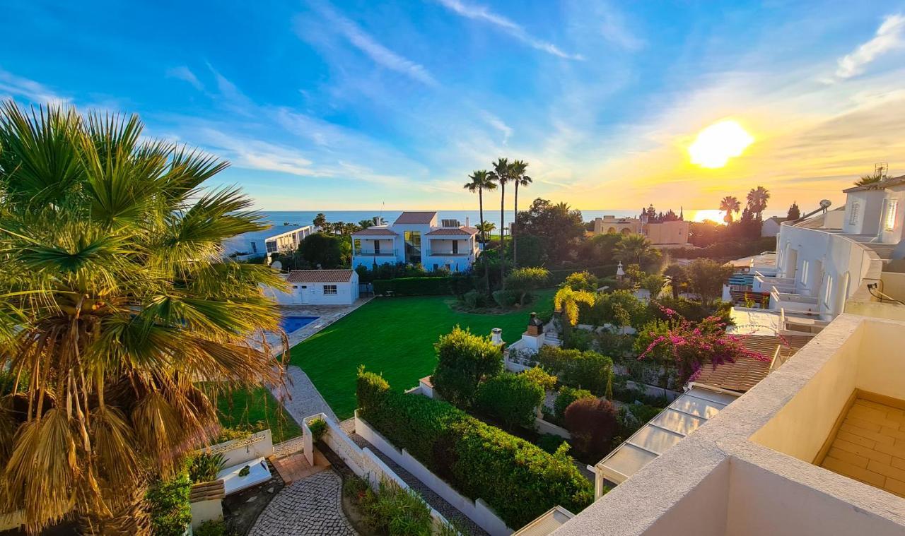 Beach Villa With Ocean View And Rooftop Cinema Guia  Buitenkant foto